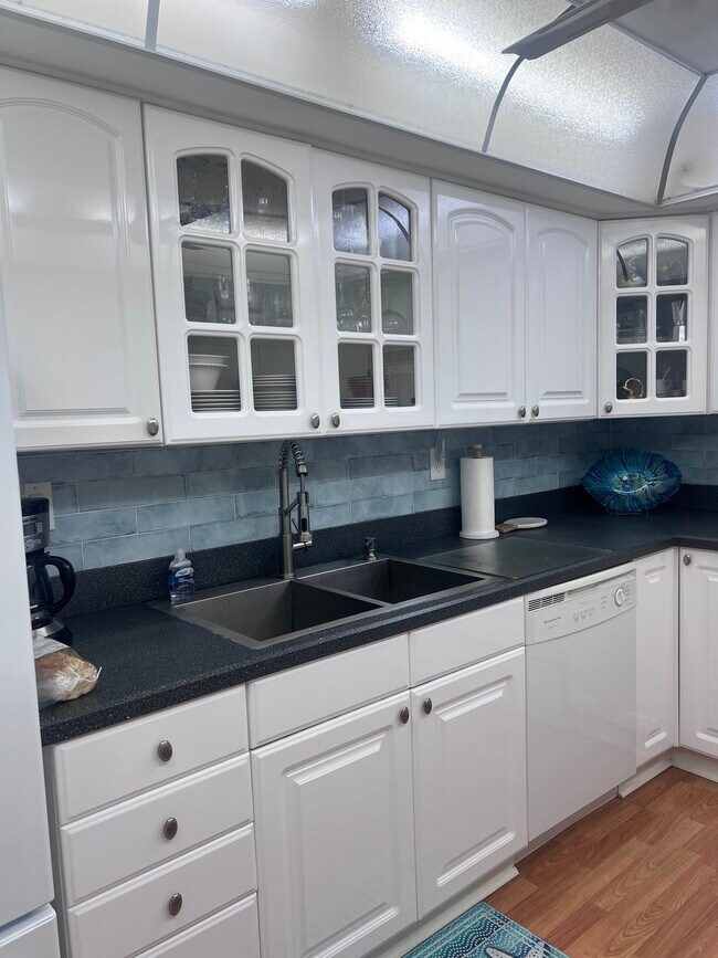 Building Photo - 255 Dolphin Point