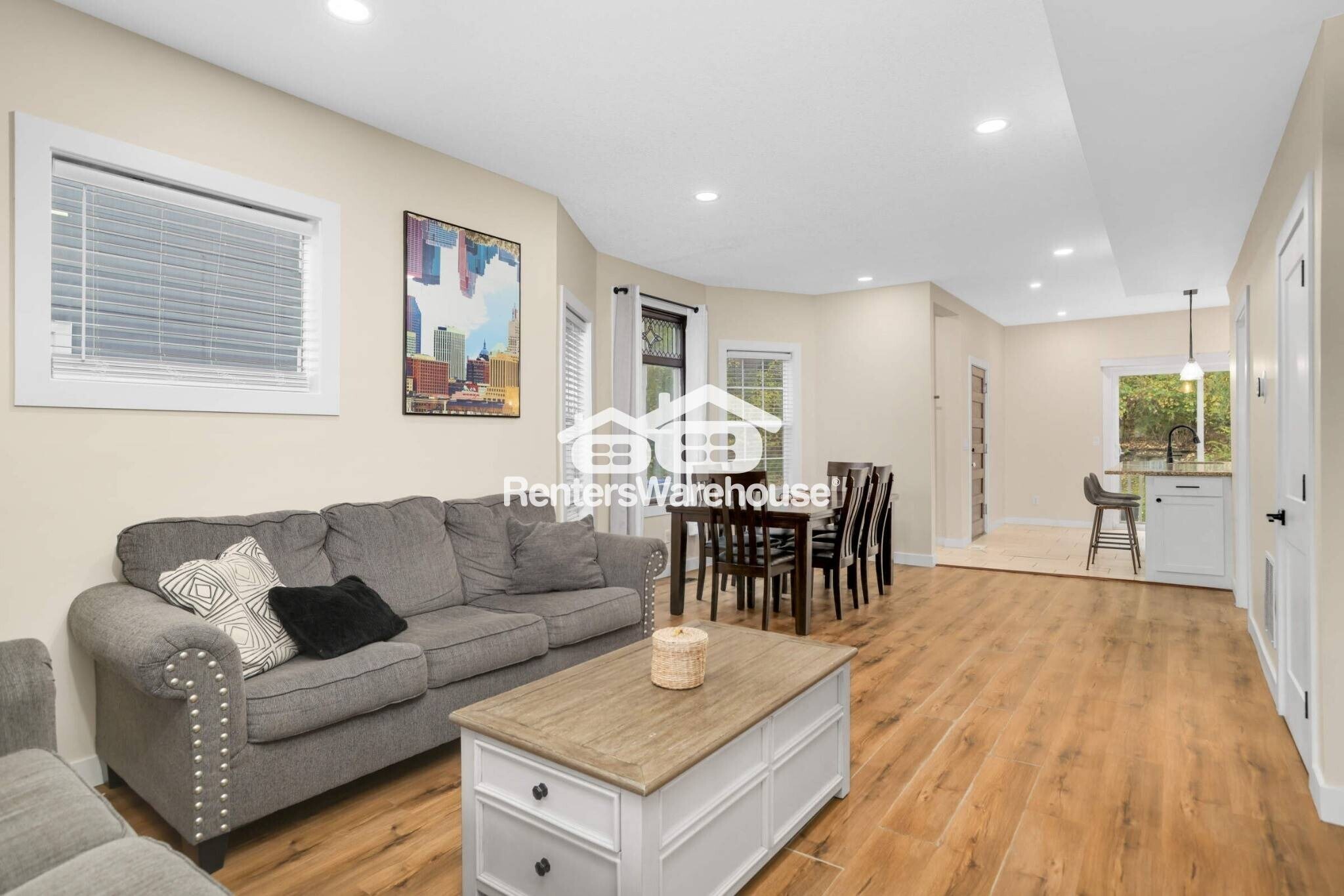 Building Photo - 206 Robie St E