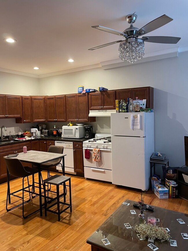 Building Photo - NEW 3 BED LISTING IN THE NORTH END!!!