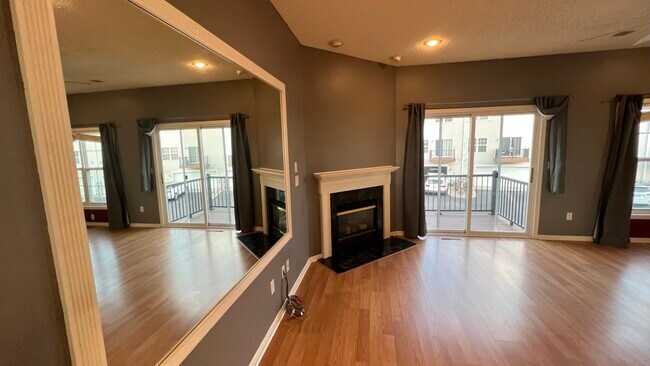 Building Photo - 7866 Old Carriage Ct