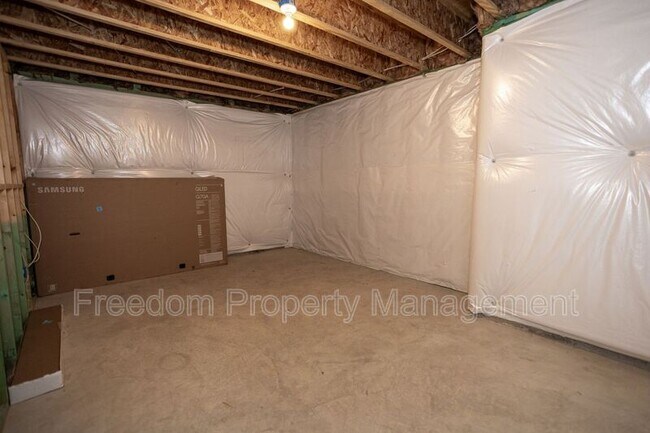 Building Photo - 2425 Morgans Point Dr