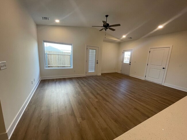 Building Photo - 3809/11 Bluelake