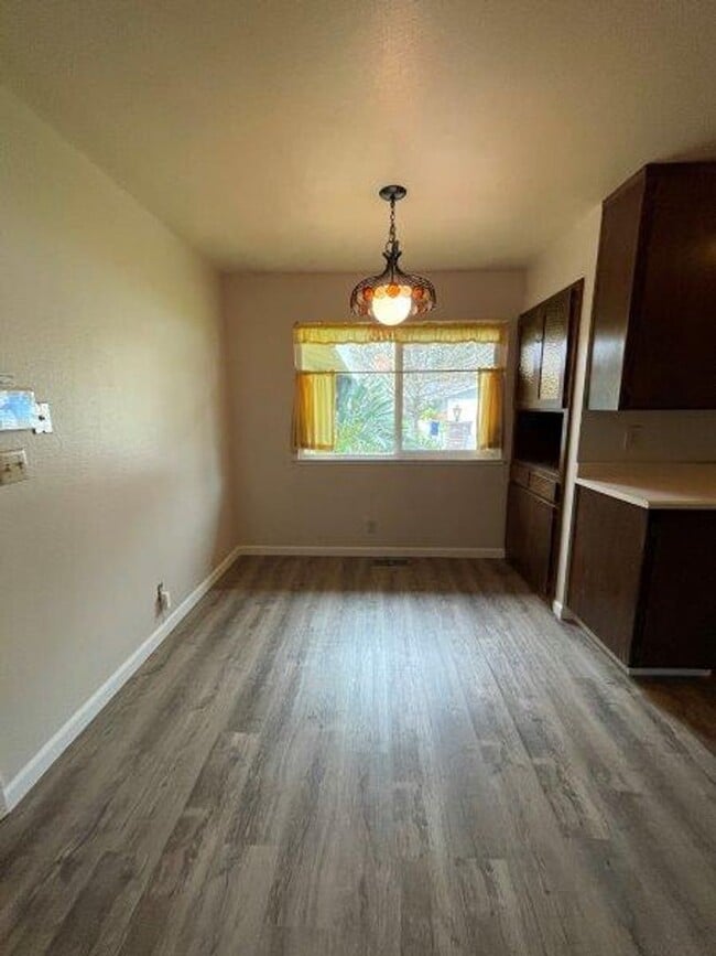 Building Photo - Desired Greenhaven 4 Bedroom
