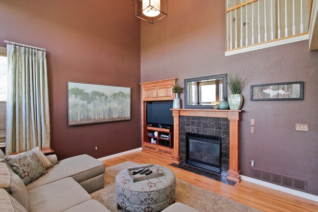 Building Photo - Beautiful 4BD/3.5BA Indian Peaks Home on Golf Course with Views!