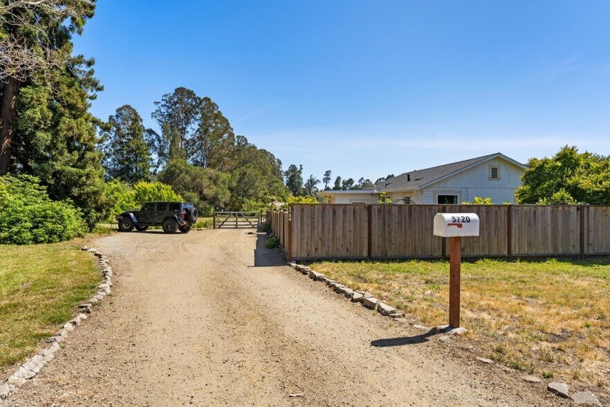 Building Photo - 5720 Soquel Dr