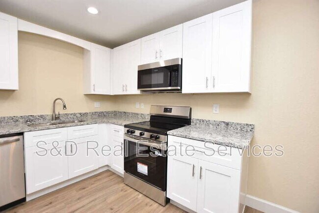 Building Photo - 1111 Mercury Dr E