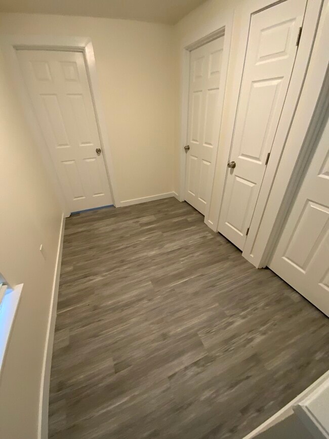 Building Photo - AVAILABLE NOW!!!!! West Olympia 2bdr 1.5bath Townhome w/ garage & parking