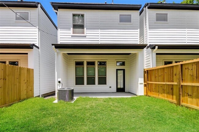 Building Photo - 3052 Truxillo St