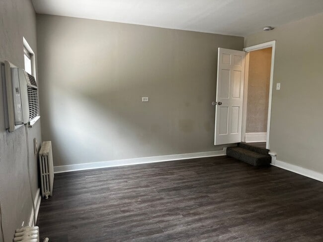 Building Photo - Renovated 2BD/1BATH House - Off-Street Parking, Laundry, AC