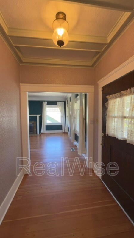 Building Photo - 837 SE Blakeley Ave