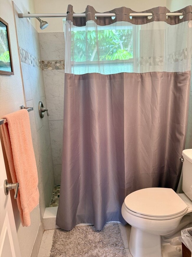 Building Photo - Fully furnished 1/1 Apartment Old NE