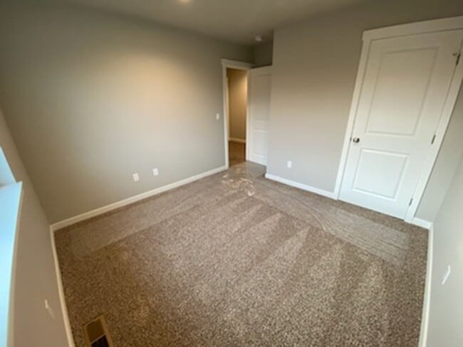 Building Photo - Luxury 3 bedroom, 2 bath home with double garage!