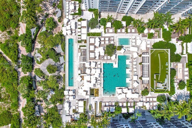 Building Photo - 2301 Collins Ave