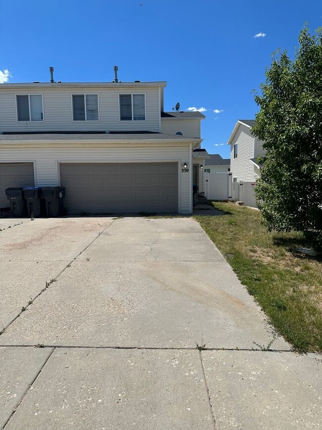 Building Photo - 3 BEDROOM, 2.5 BATHROOM SOUTH PARK TWINHOME WITH ATTACHED 2 CAR GARAGE