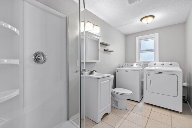 Building Photo - 8 Kings Rd