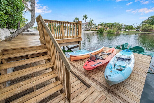 Building Photo - 1606 NE 18th Ave