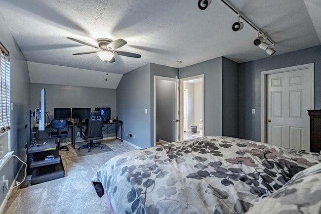 Building Photo - 511 Henry St