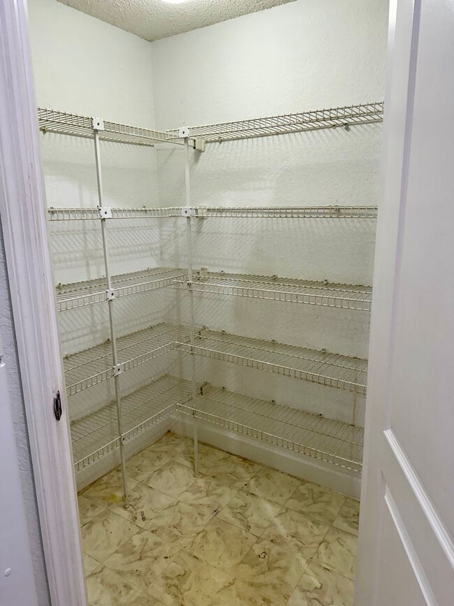 Building Photo - Harbour Island Townhome