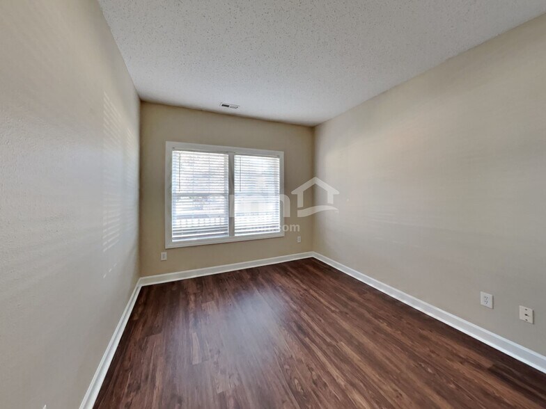Building Photo - 9675 Lomax Dr