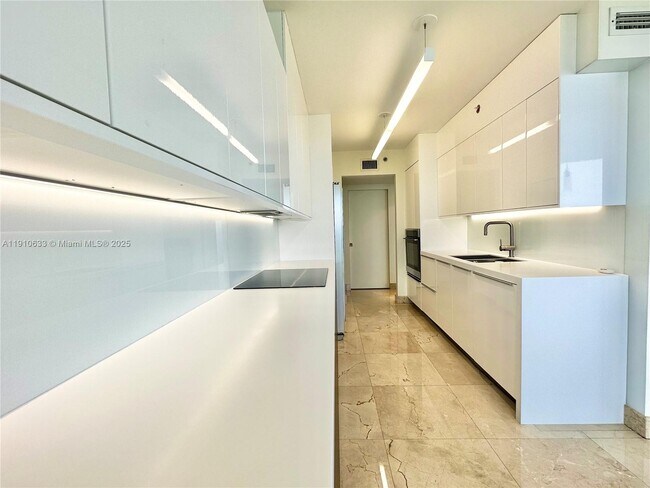 Building Photo - 7330 Ocean Terrace