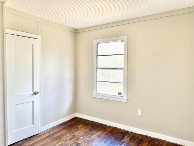 Building Photo - 2666 Sheldon Dr