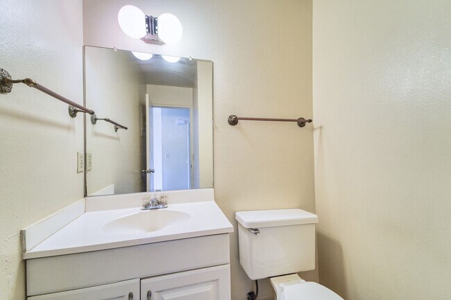 Building Photo - 0814
