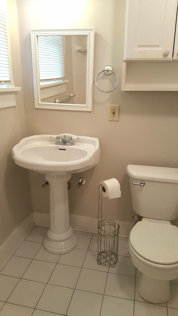 Building Photo - 1114 Russell St