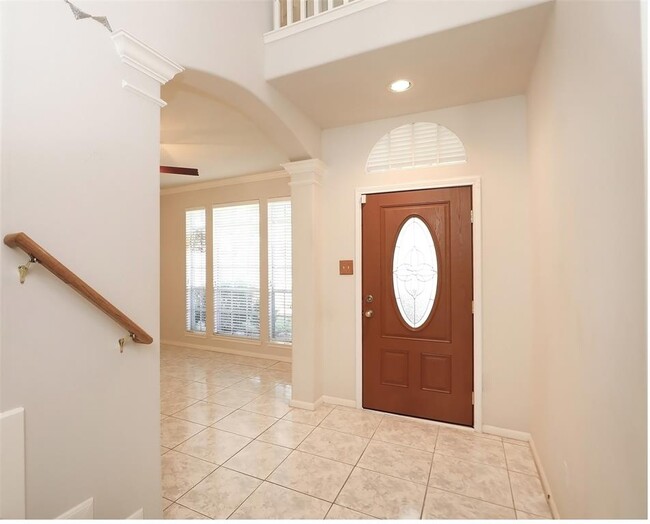 Building Photo - 10511 N Shadowdale Dr
