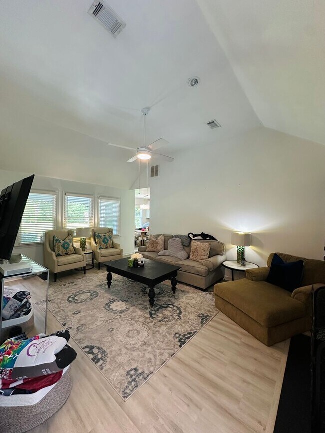 Building Photo - 103 Meadow Creek Dr