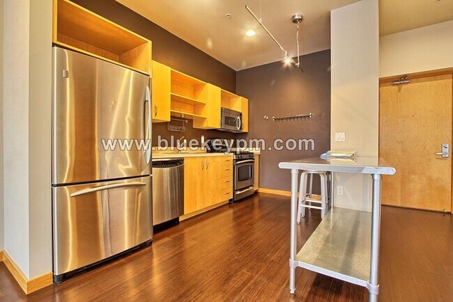 Building Photo - REDUCED RENT... #207- 1 Bed 1 Bath Condo in the Pearl District