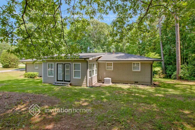 Building Photo - 1665 Elmwood Dr