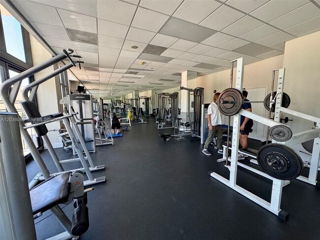 Building Photo - 1450 Brickell Bay Dr