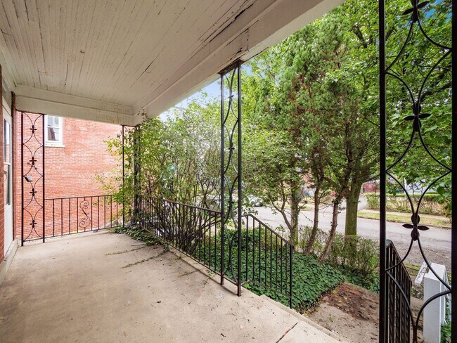 Building Photo - 1230 Indianola Ave