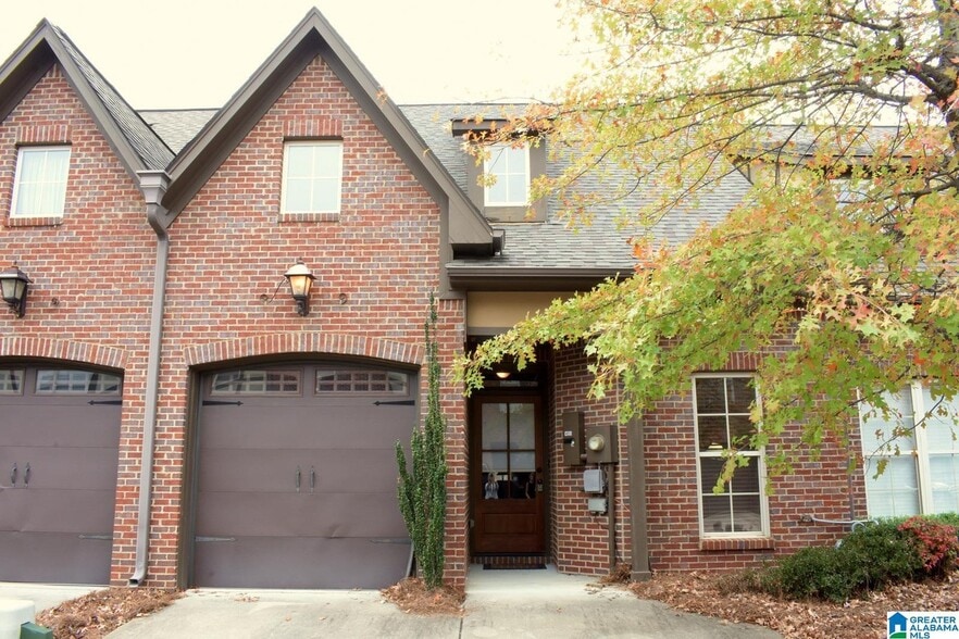 Building Photo - 627 Flag Cir