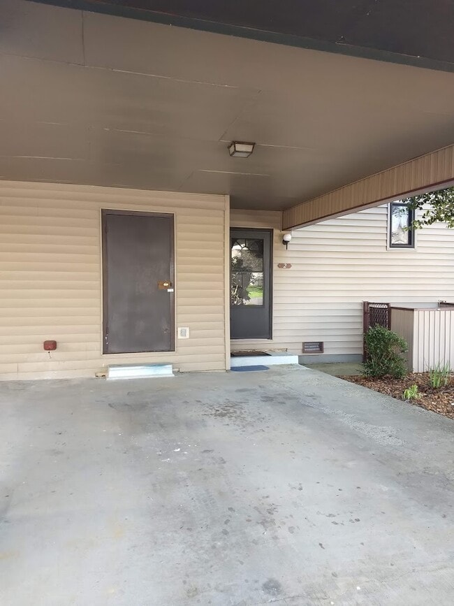 Building Photo - 29 Lakeshore Terrace