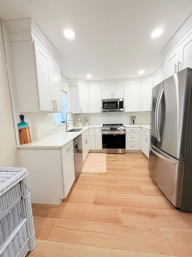 Building Photo - 724 Sunset Cove