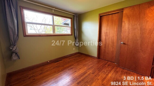 Building Photo - Vibrant 3BD | 1.5BA Home w/ Yard - SE Portland