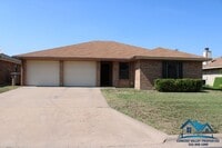 Building Photo - For Rent - 3 Bed/ 2 Bath in Capitol Heights