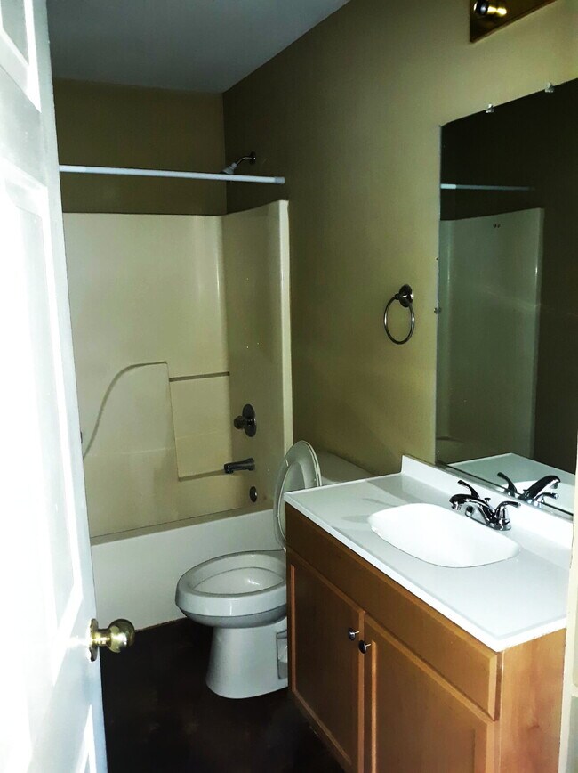 Building Photo - "Charming 2-Bed Home in Bono, AR - Cozy Living at 321 Michael!"