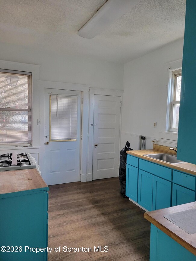 Building Photo - 34 Barney St