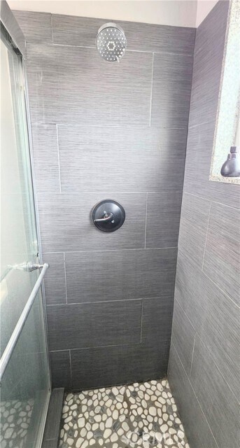 Building Photo - 10527 Western Ave