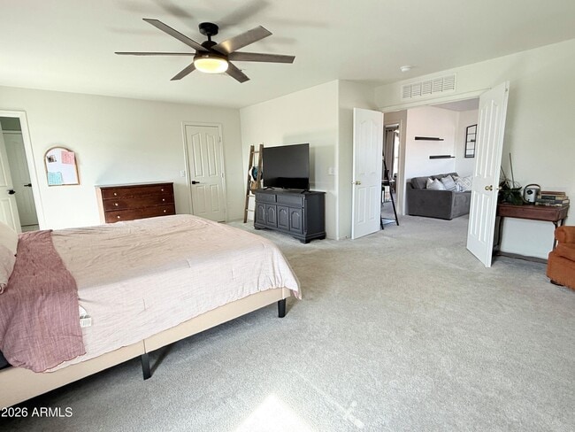 Building Photo - 3033 E Santa Rosa Dr