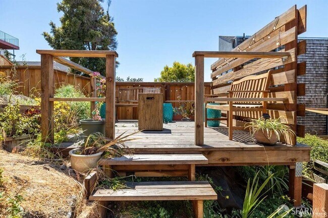 Building Photo - 1089 De Haro St