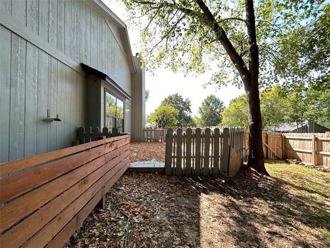 Building Photo - 4052 N Abington Ct