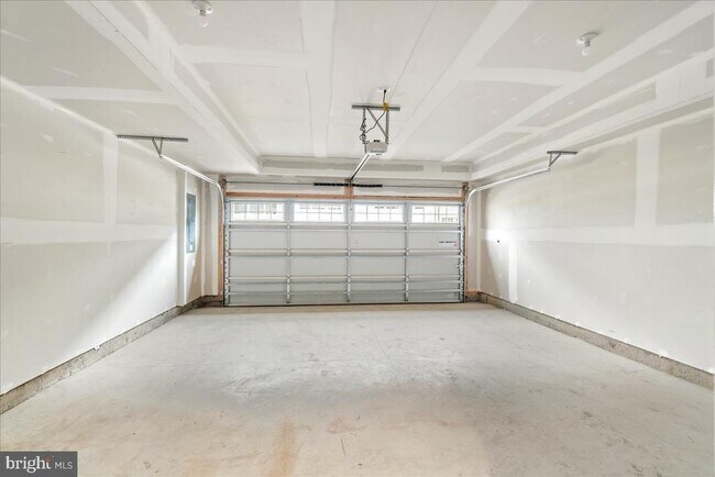 Building Photo - 10132 Lake Linganore Blvd