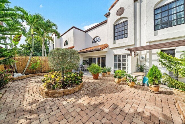 Building Photo - 13514 Fountain View Blvd