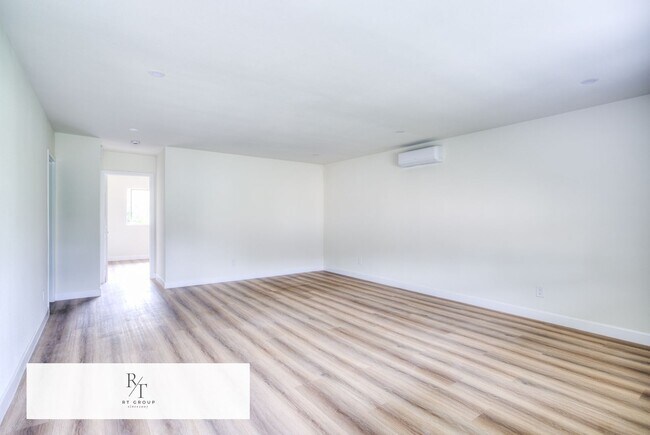 Building Photo - Fully Upgraded Spacious 2-Bedroom Unit in Prime Arcadia Location