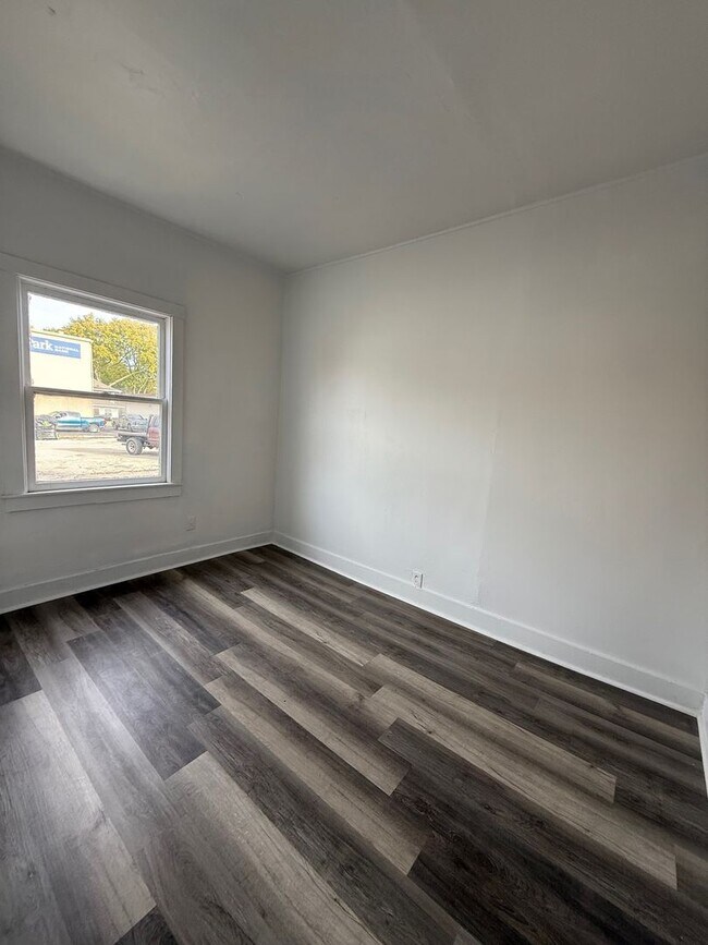 Building Photo - 124 S Chillicothe St