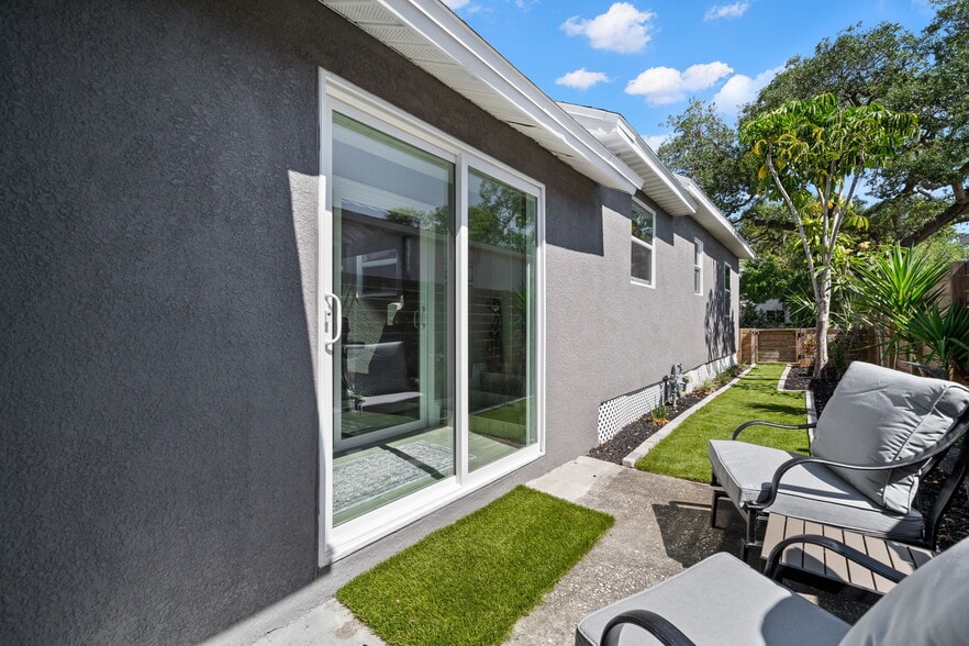 Building Photo - 3950 1st Ave N