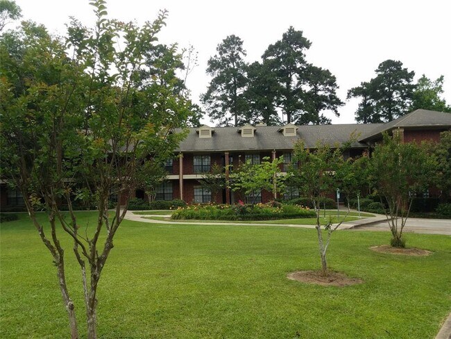 Building Photo - 200 Panorama Dr